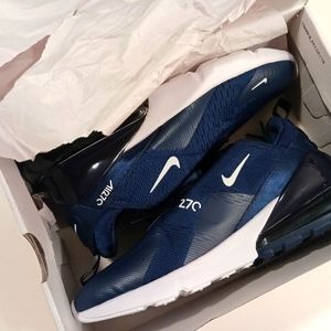 Nike Men's AIR MAX 270 Flyknit NWOT